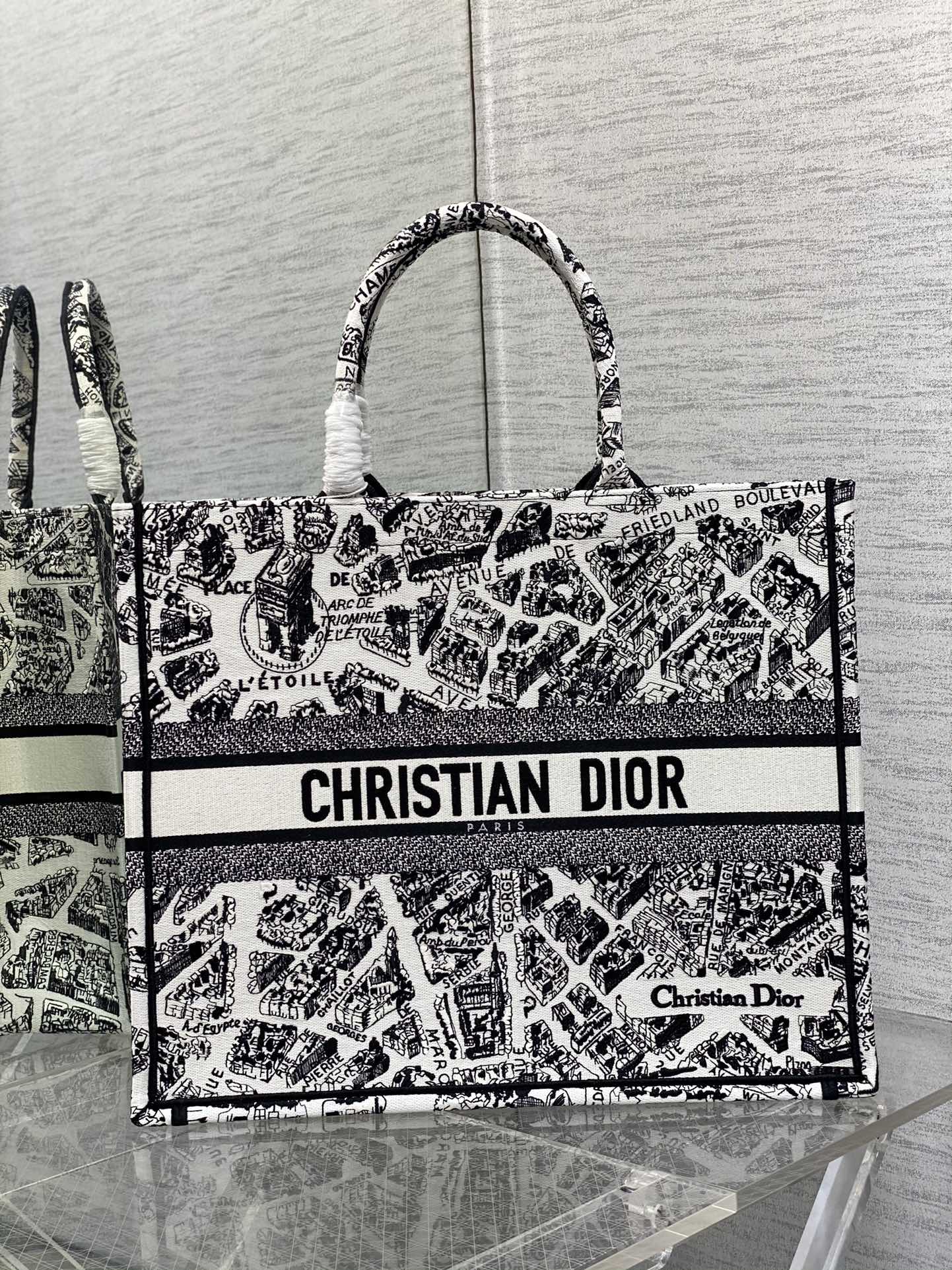 D*or book tote