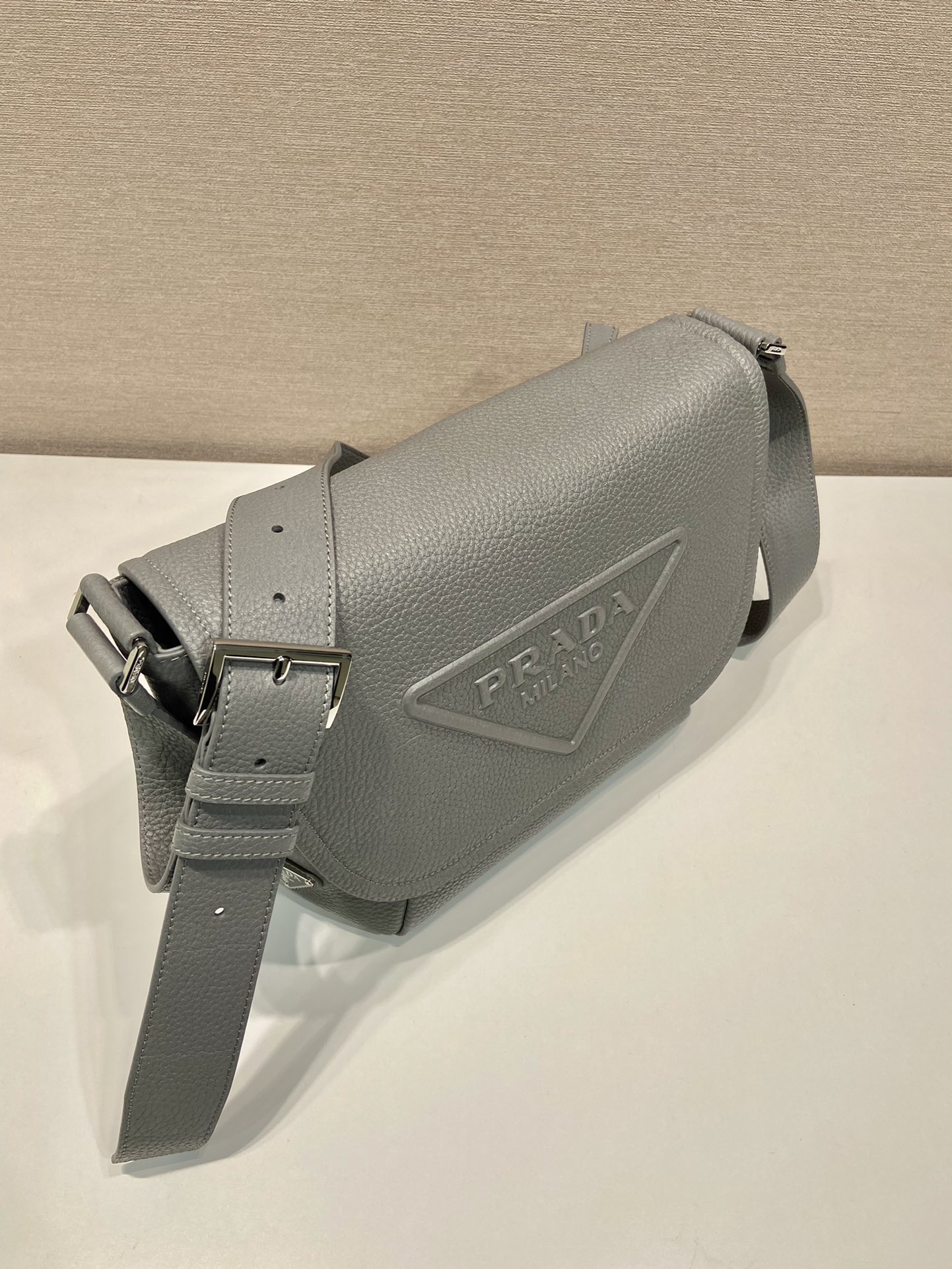 Pra*a 2vd056 messenger bag-22*2212cm