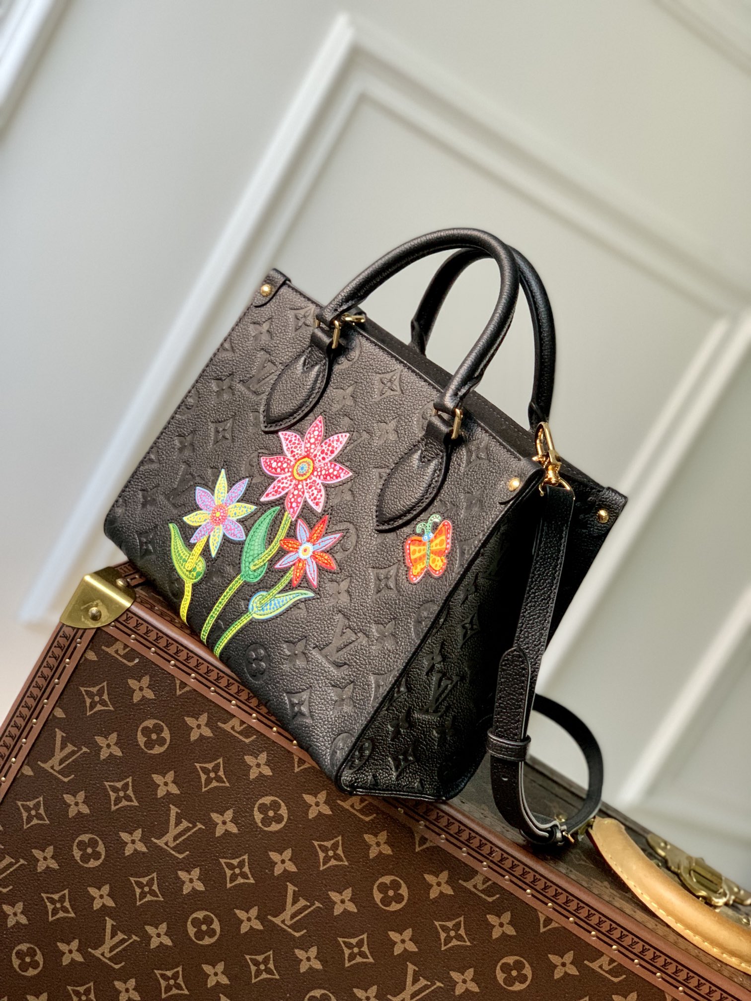 l0*is V*t0n onthego handbag- m21732-25*19*11.5 cm