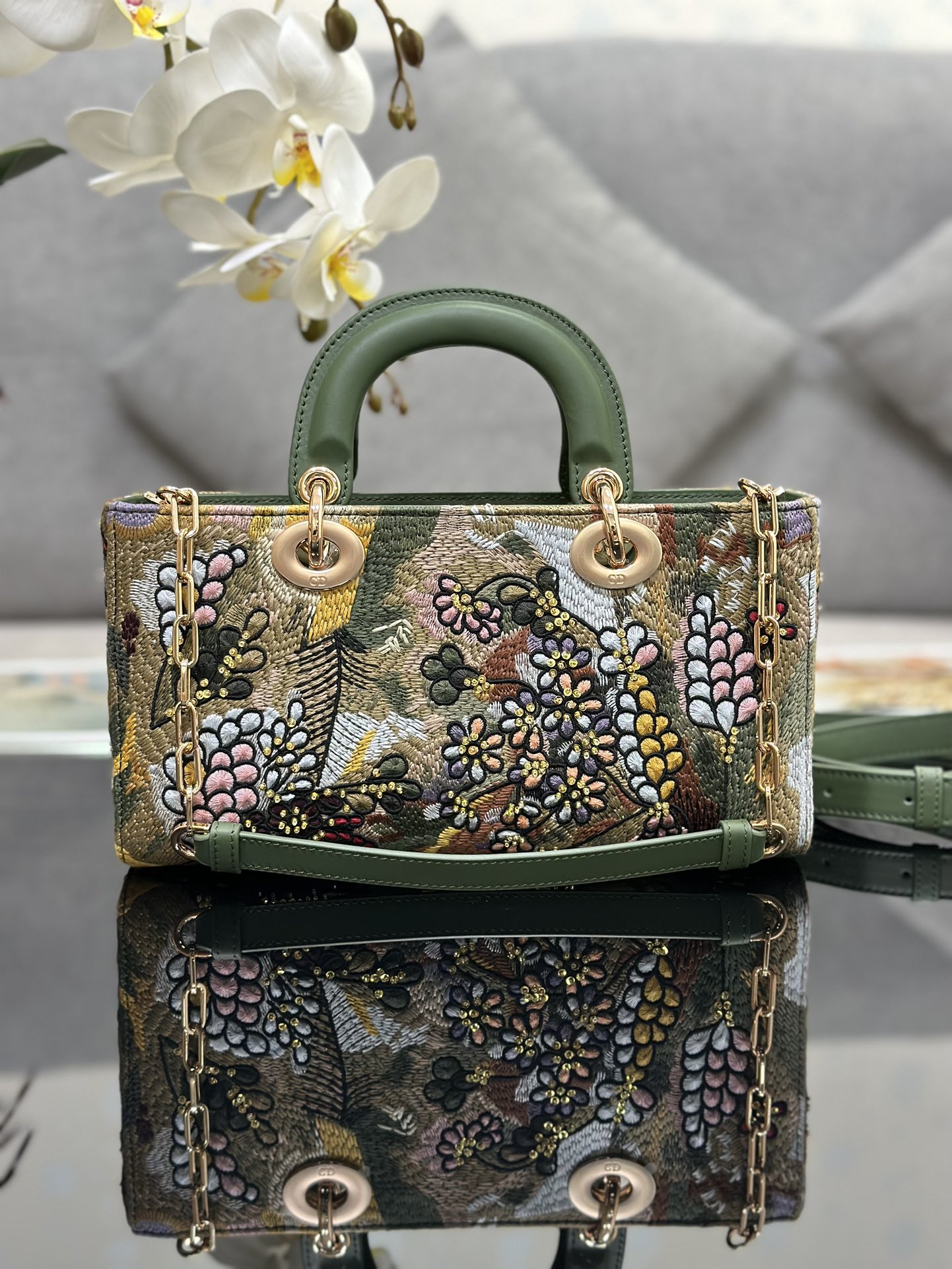 lady D*or handle bag-26 x 13.5 x 5cm