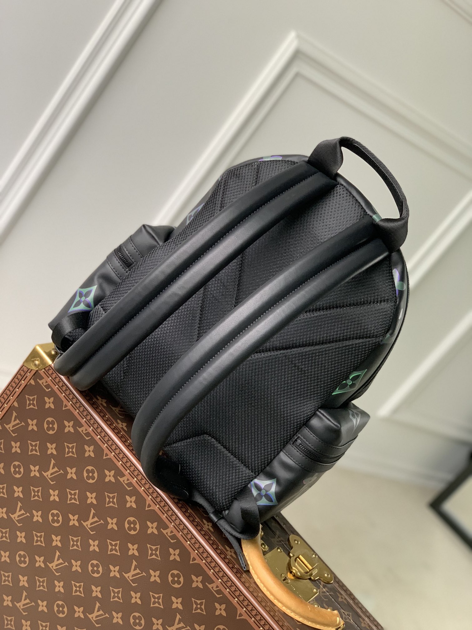 l0*is V*t0n comet backpack m22488-37*43*17cm