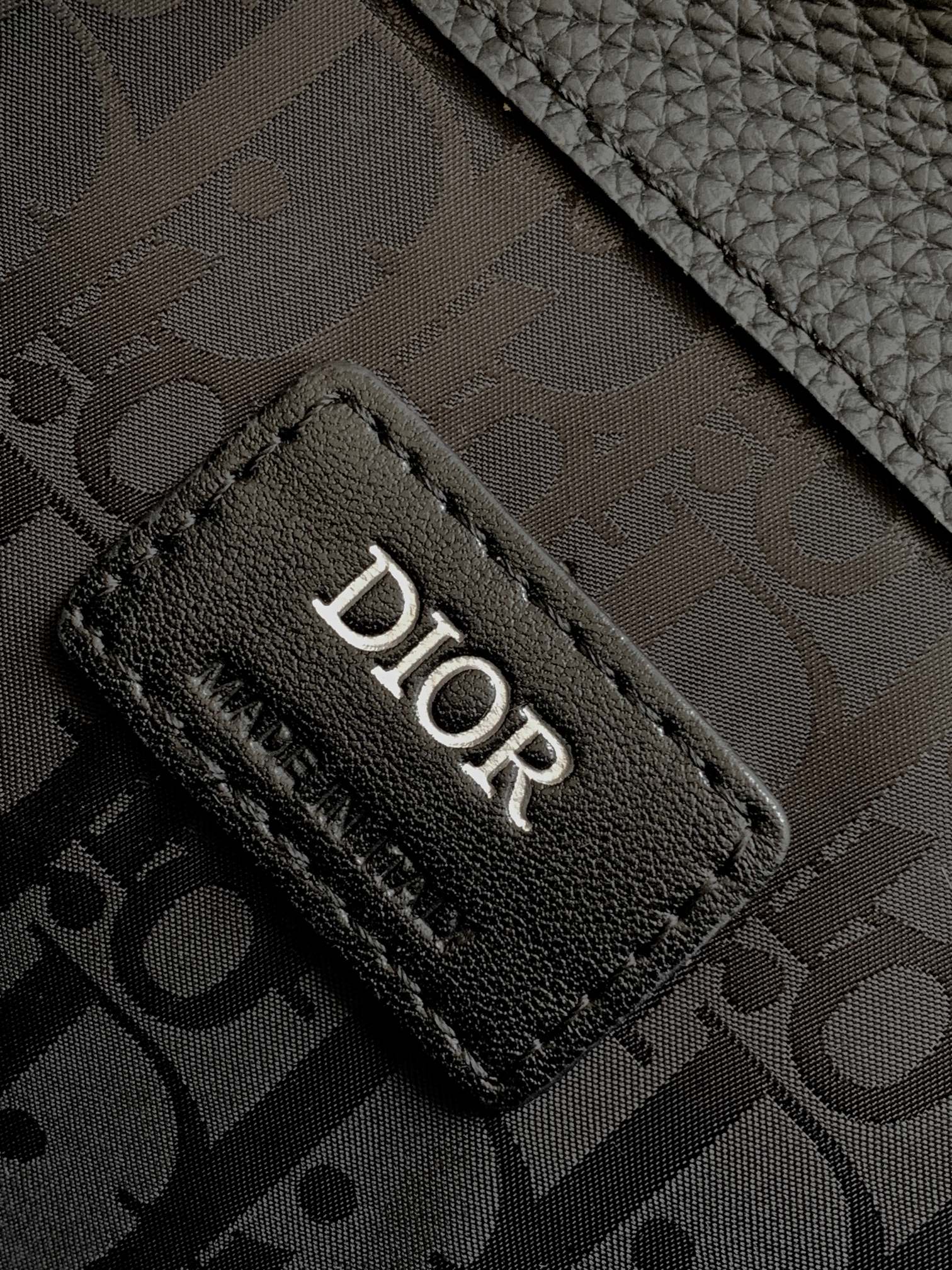 D*or gallop messenger bag-20.5 x 16 x 5cm