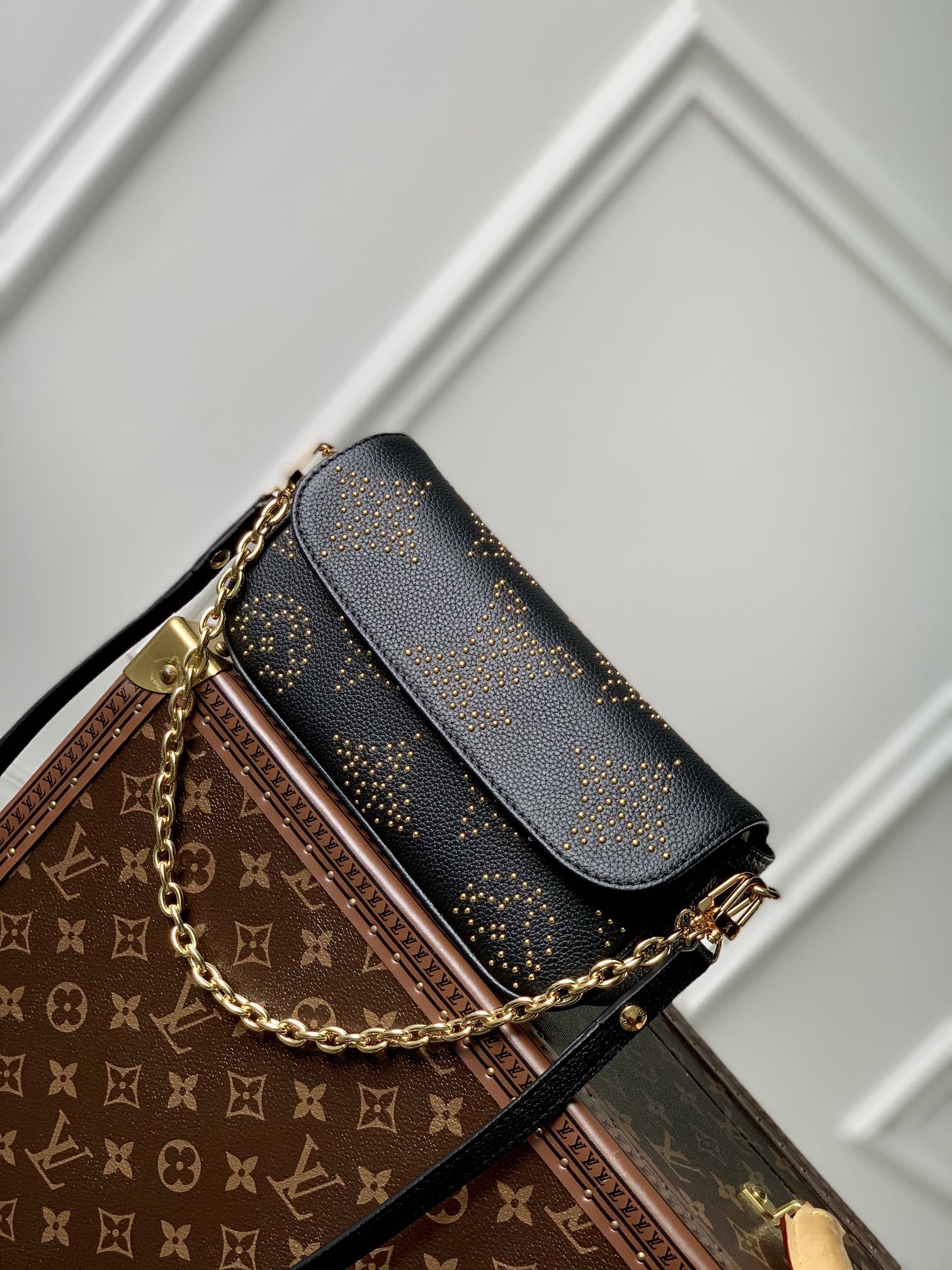 l0*is V*t0n wallet on chain ivy-23.5 x 12.0 x 4.3 cm