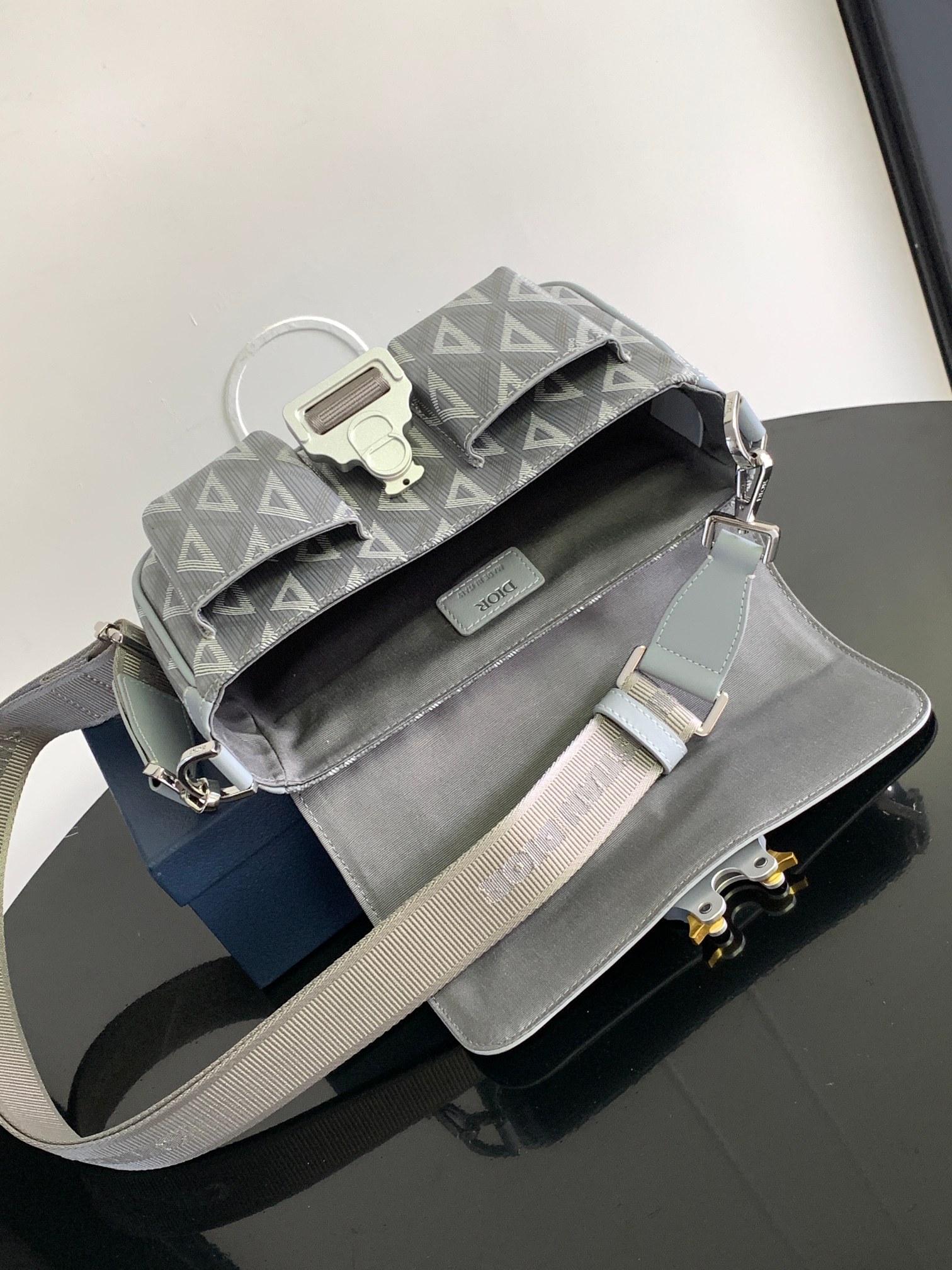 D*or hit the road handbags-27 x 17 x 9cm