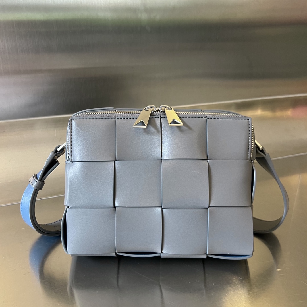 b0tte*a Ven*ta camera bag-20x15x5cm
