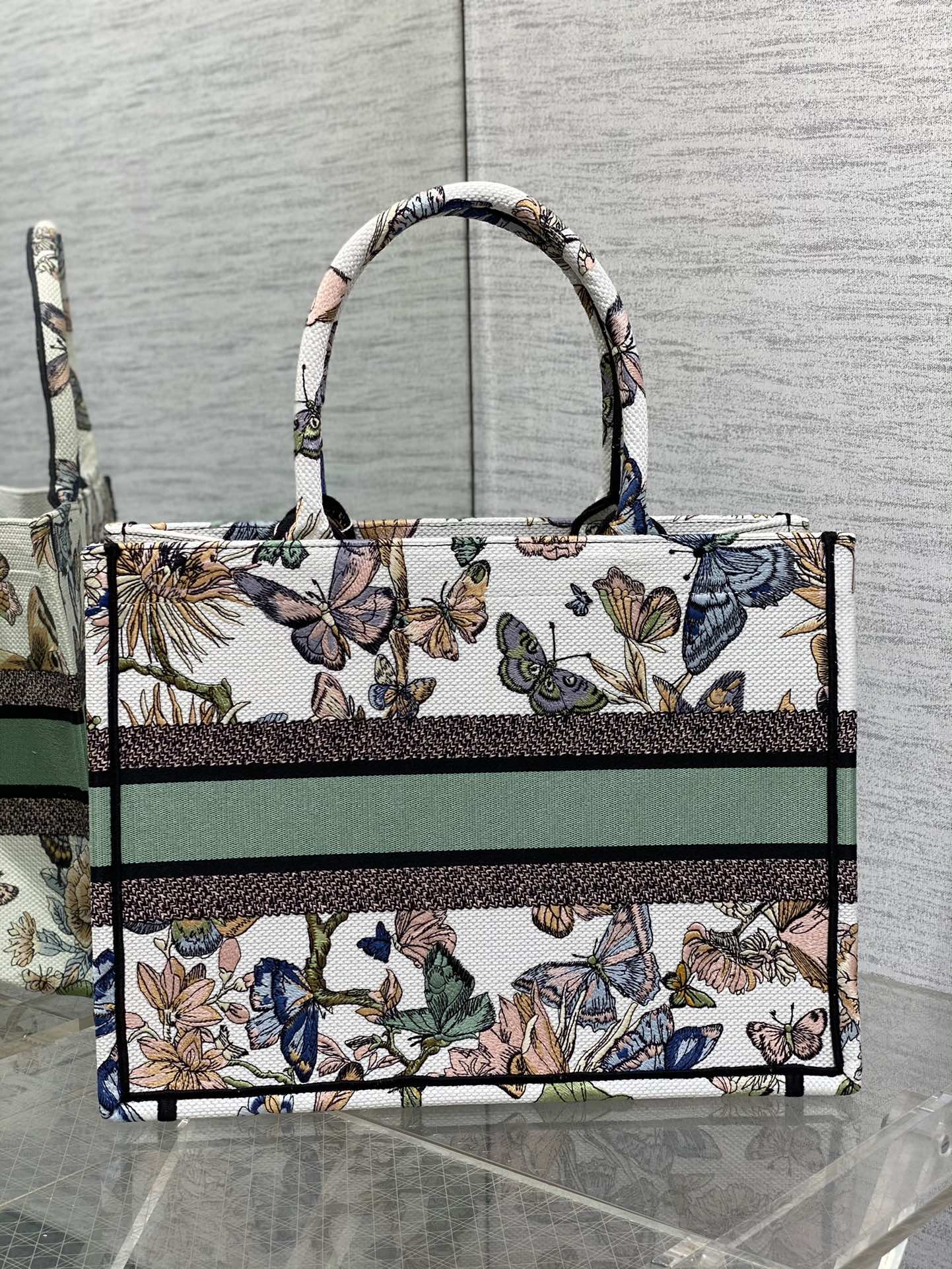 D*or small book tote-36.5cm