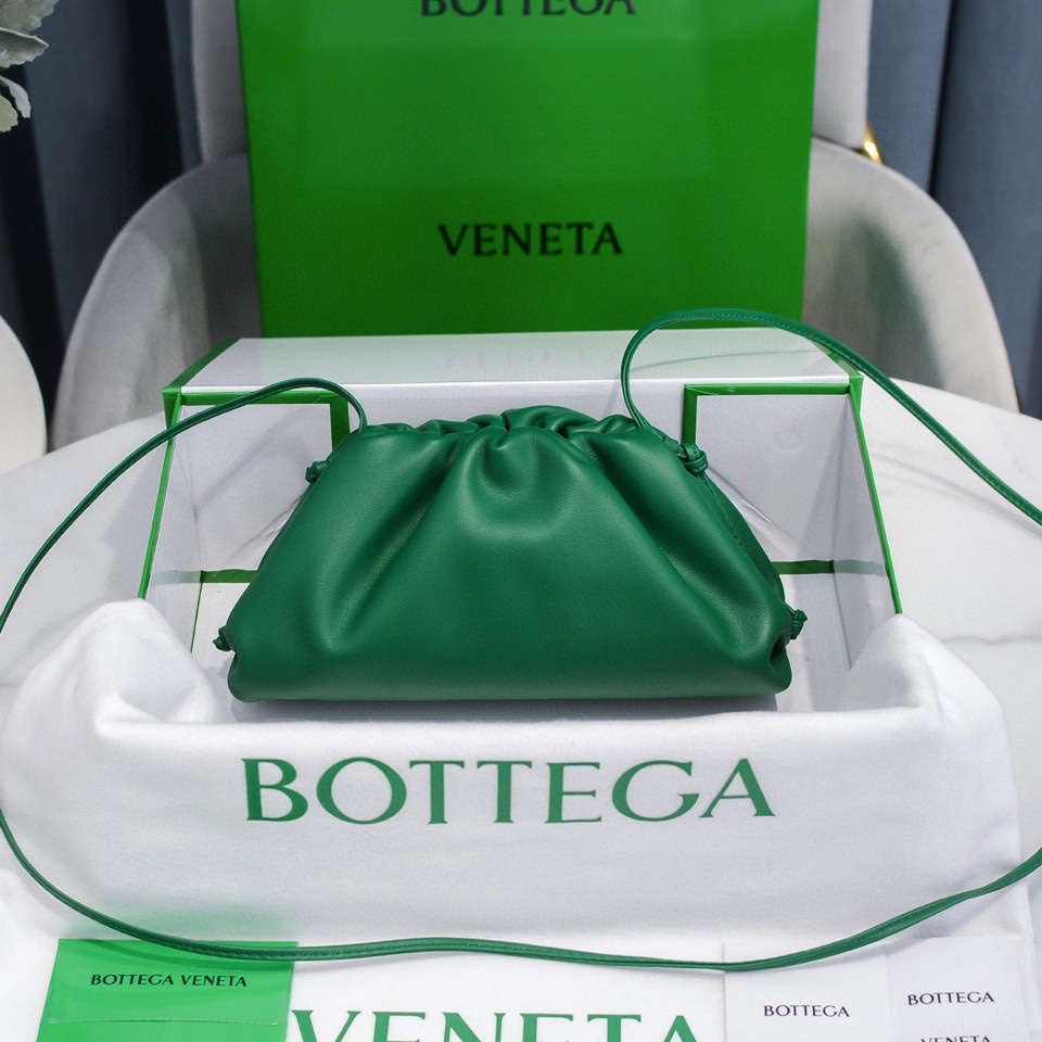 b0tte*a Ven*ta the pouch bag-22*9cm