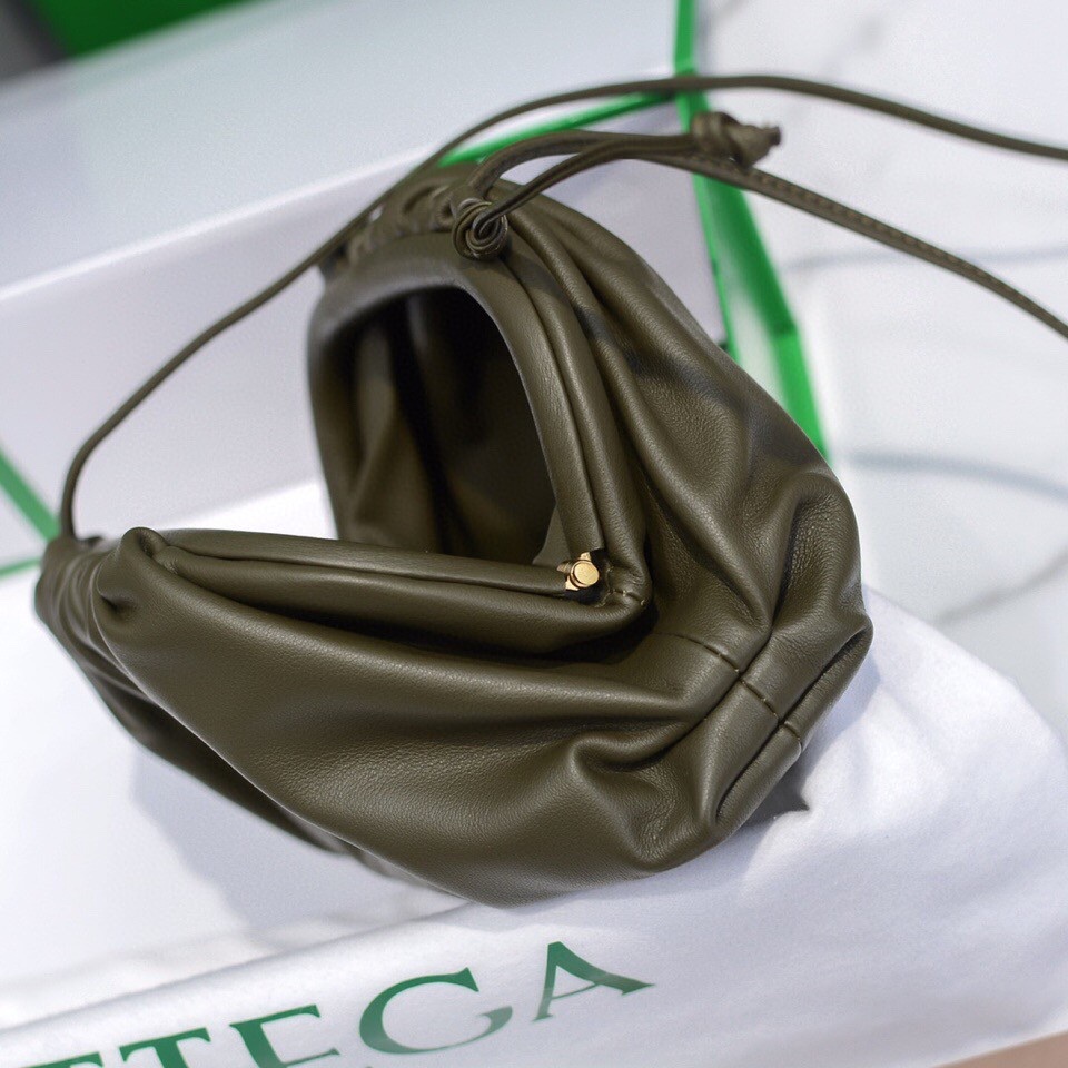 b0tte*a Ven*ta the pouch bag-22*9cm