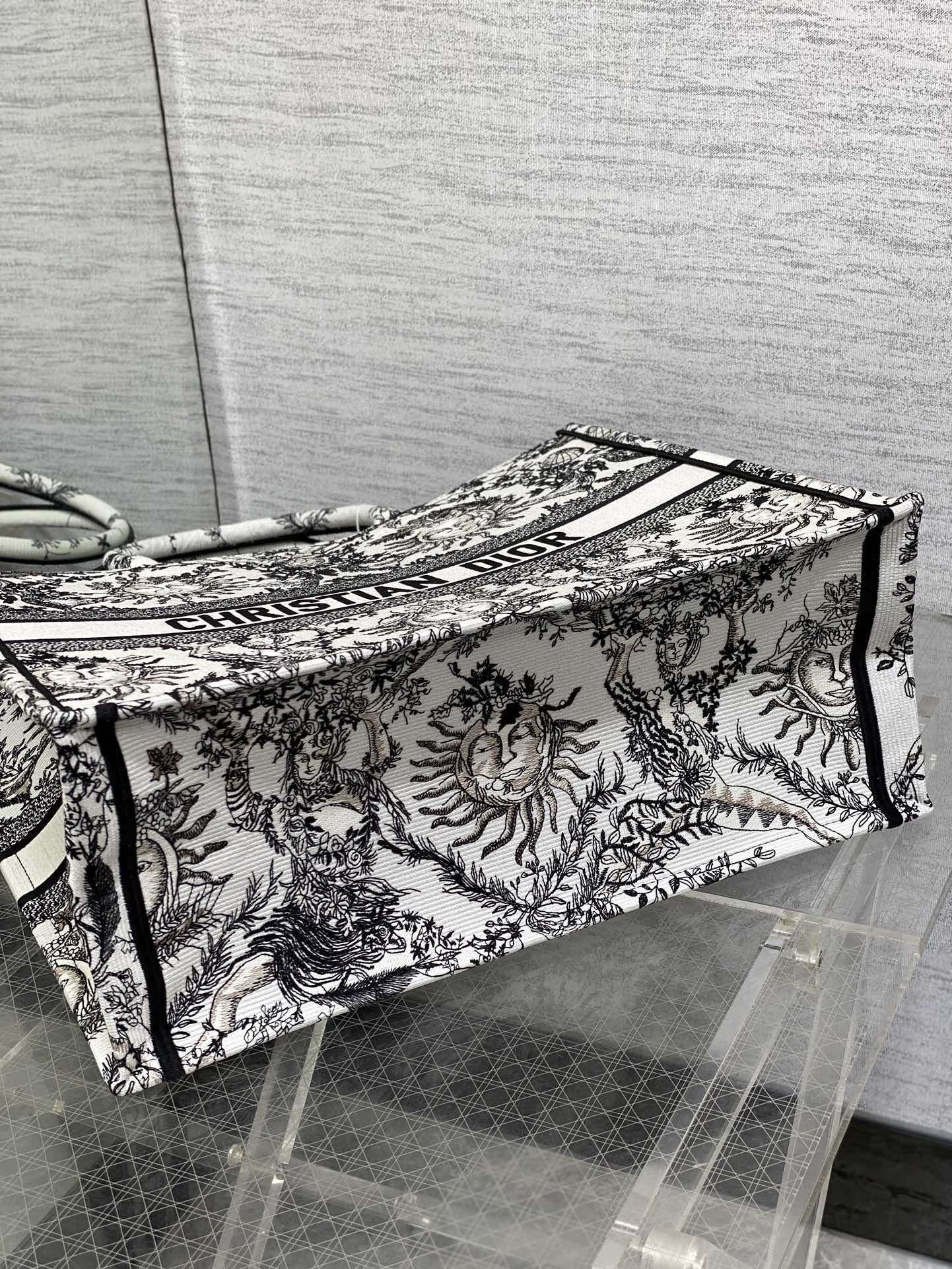 D*or book tote
