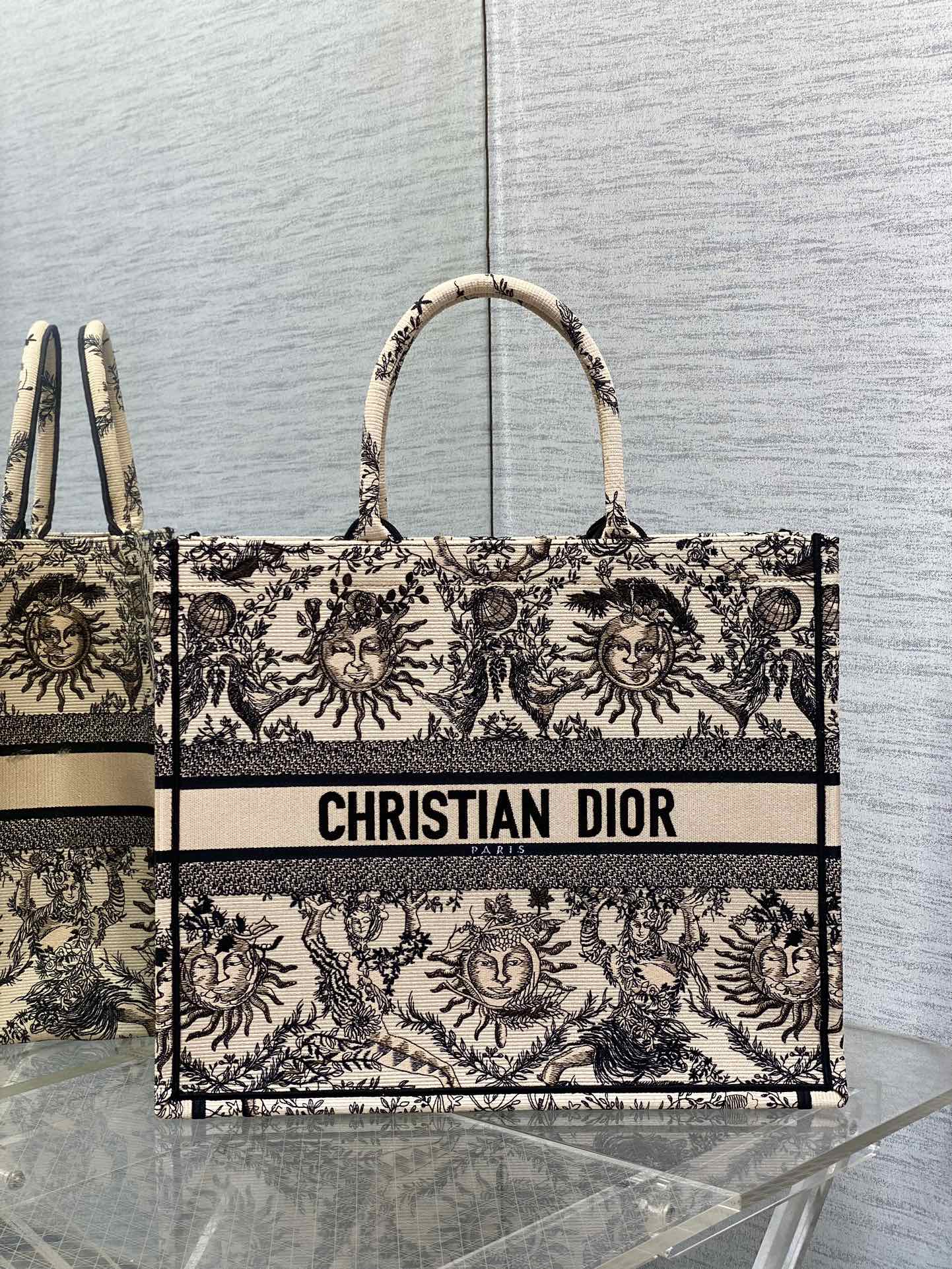 D*or book tote