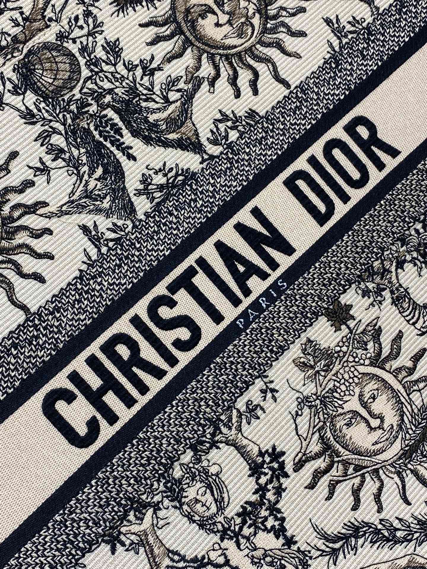 D*or book tote