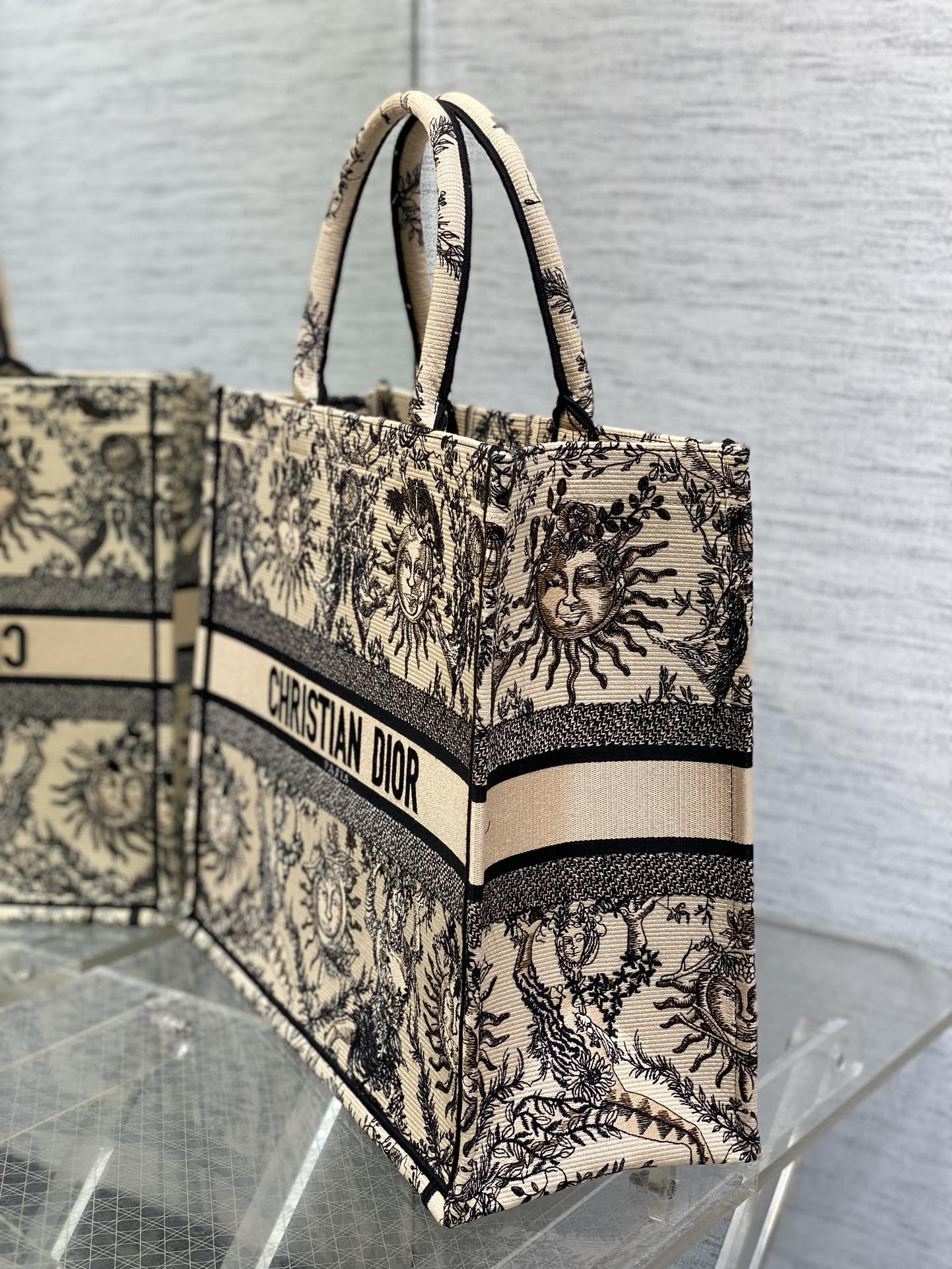 D*or book tote