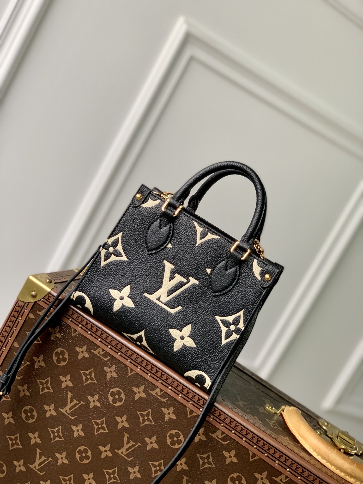 l0*is V*t0n onthego bb handbag-18*15*8.5cm