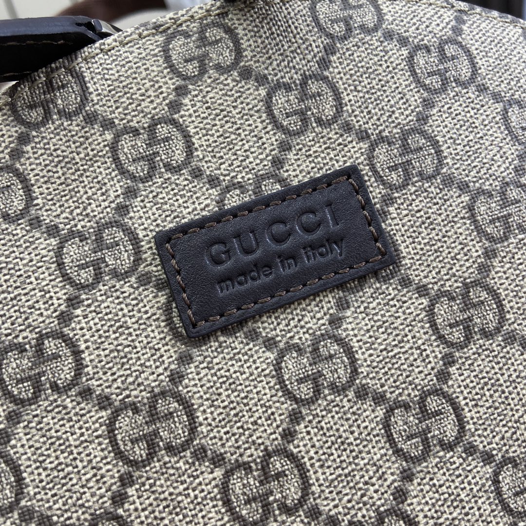 G*u*i backpack-32*25*11cm