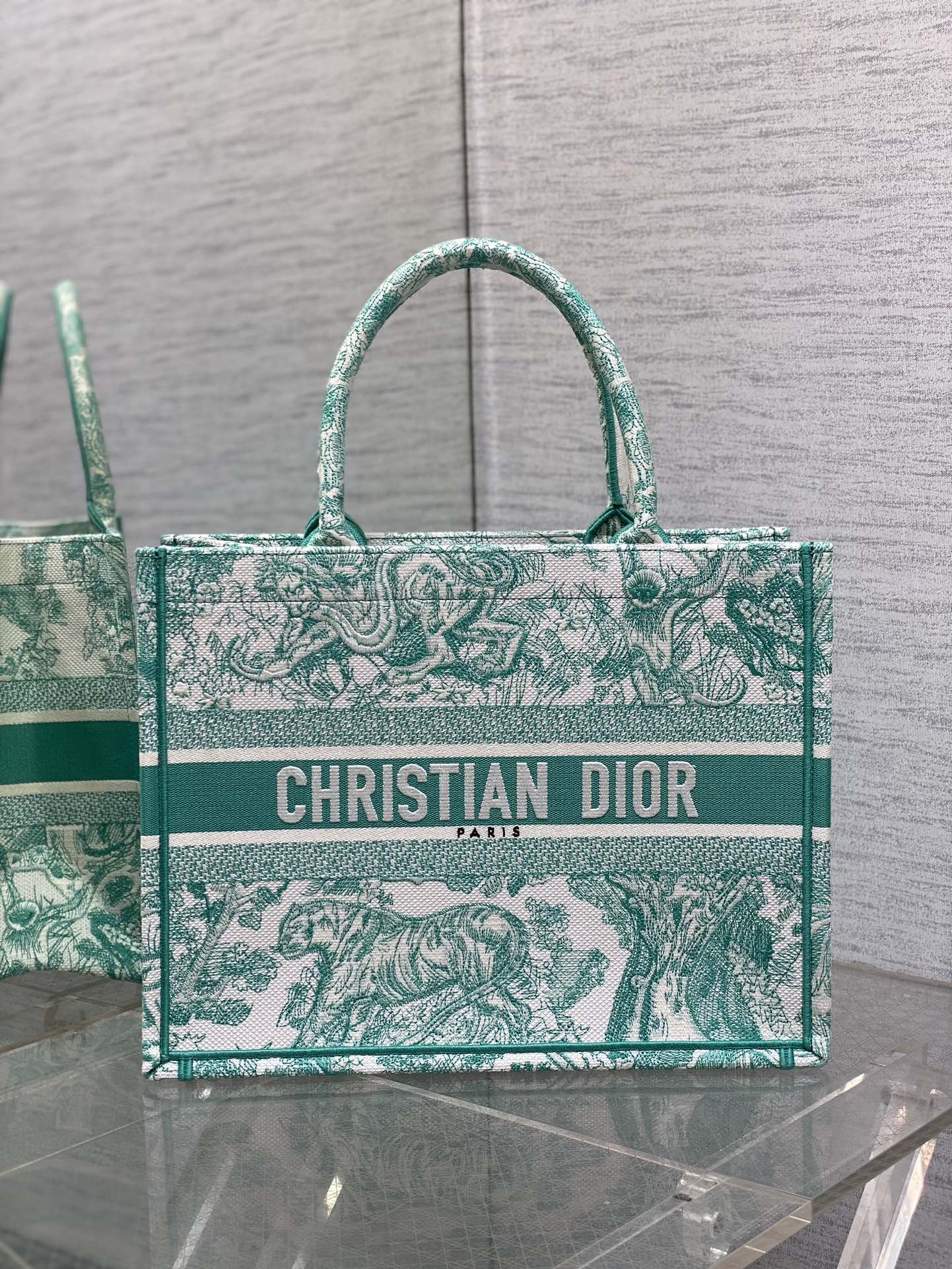 D*or small book tote-36.5cm