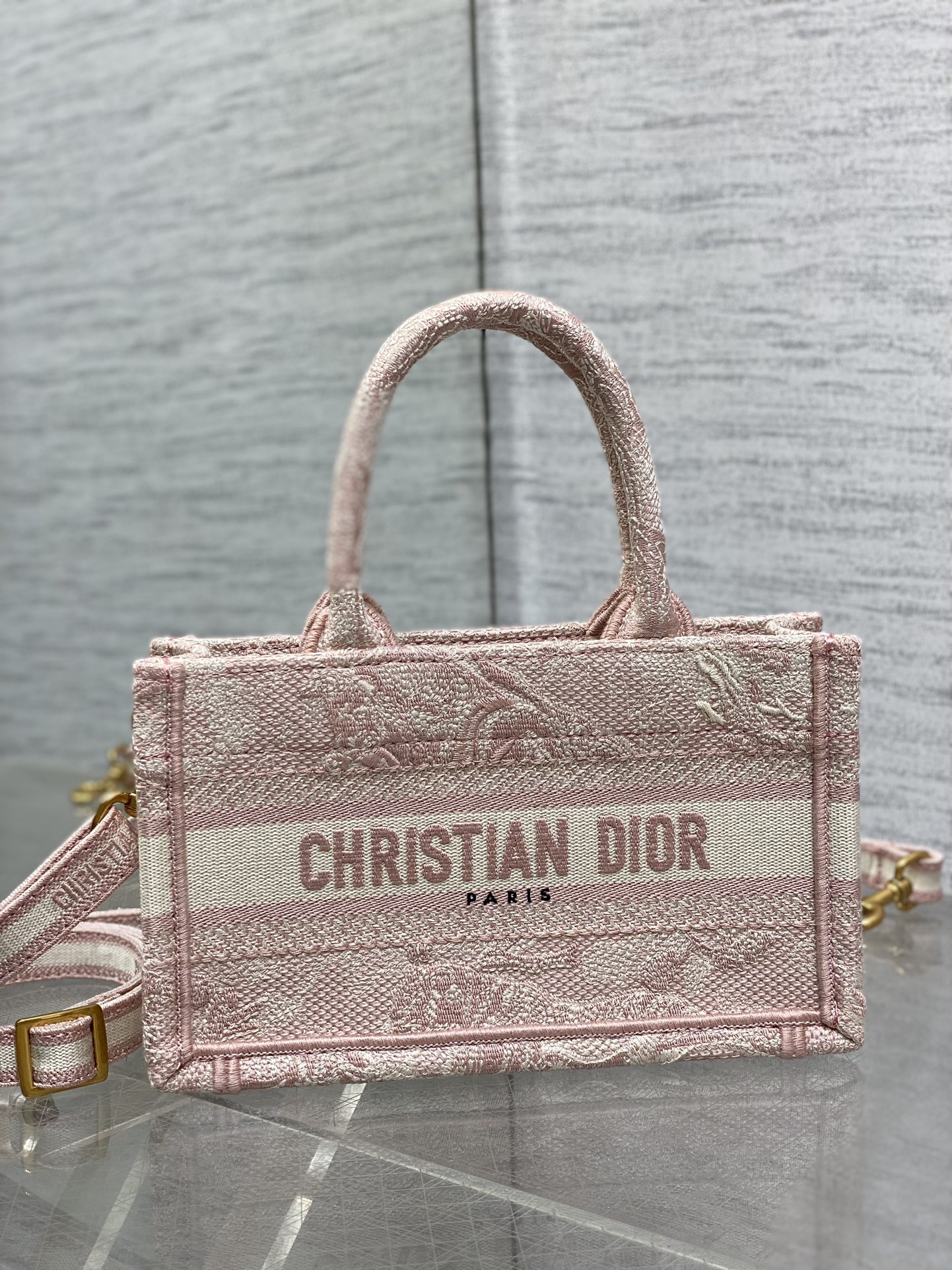 D*or book tote-21.5*13*7.5cm
