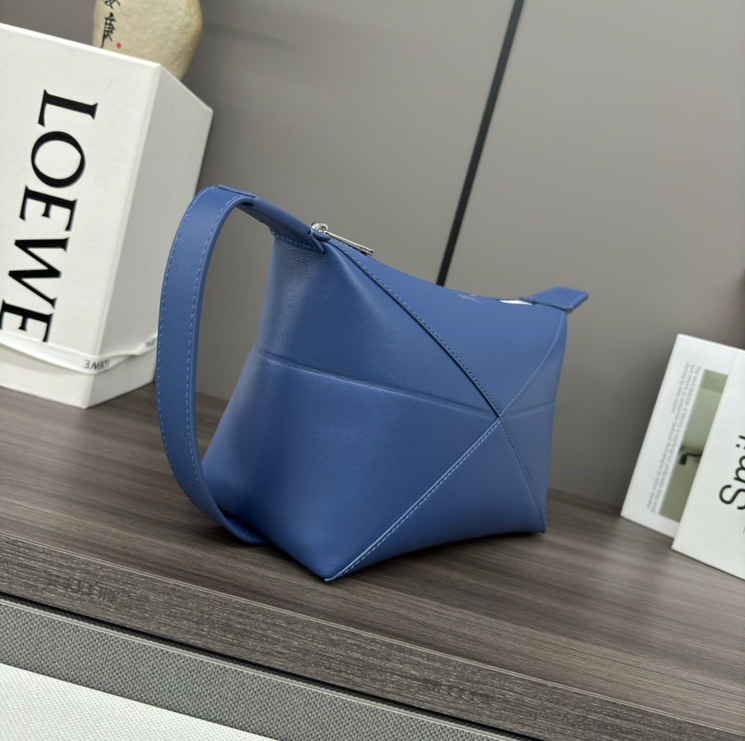 L0ew* pouch-22.7*12*15.5cm