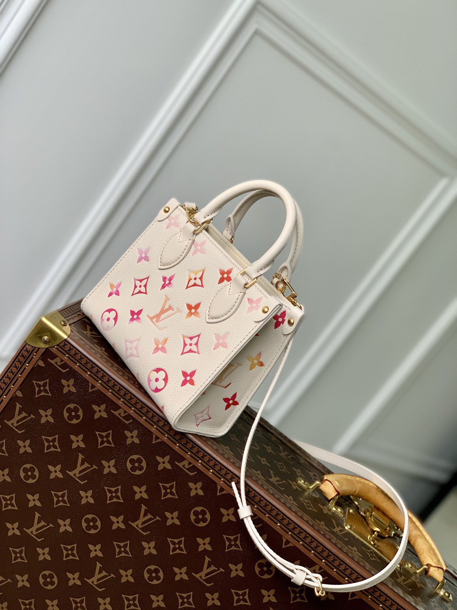 l0*is V*t0n onthego bb handbag-18*15*8.5cm