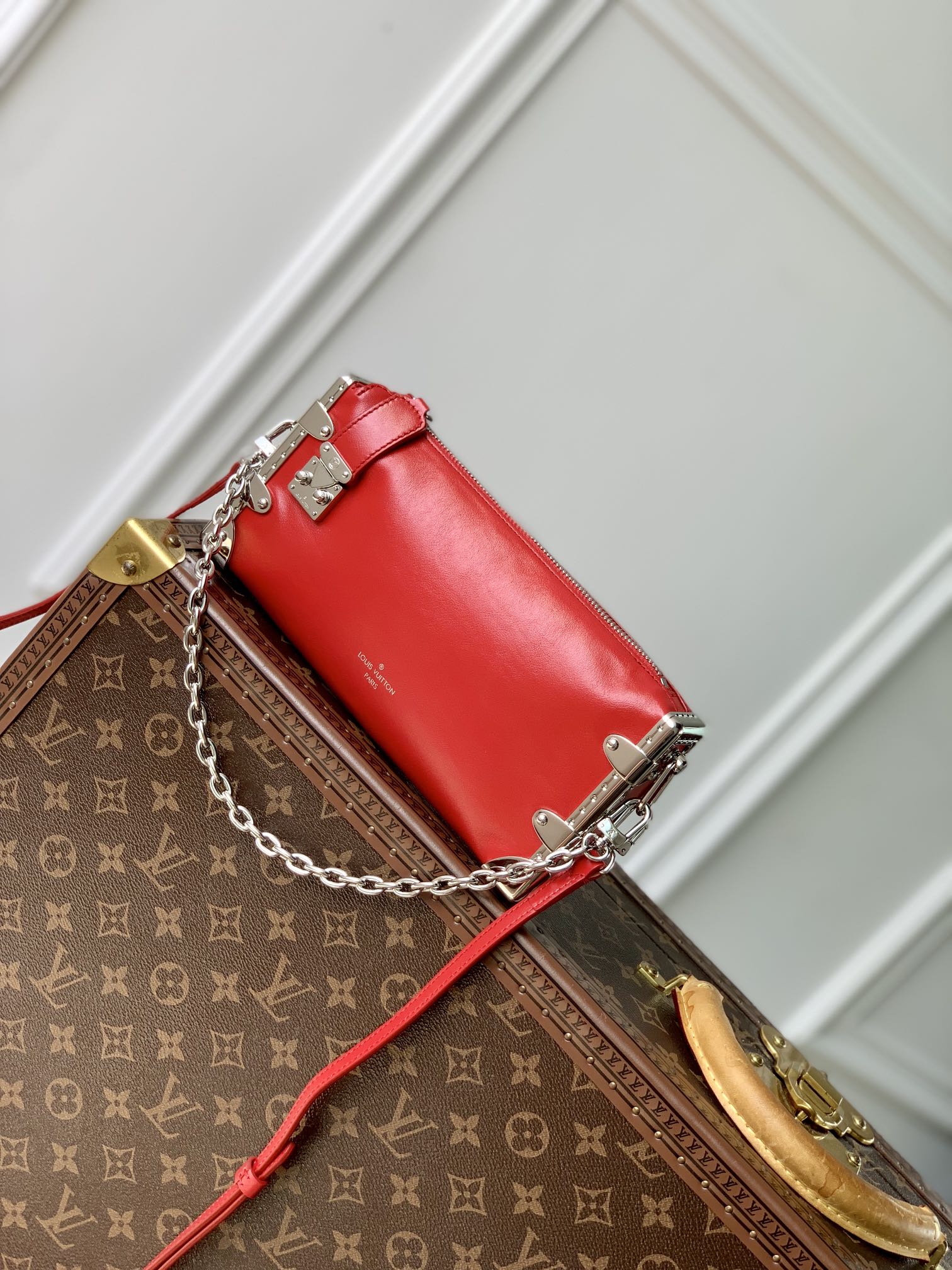 l0*is V*t0n slim trunk--m25445-23 x 12 x 4cm