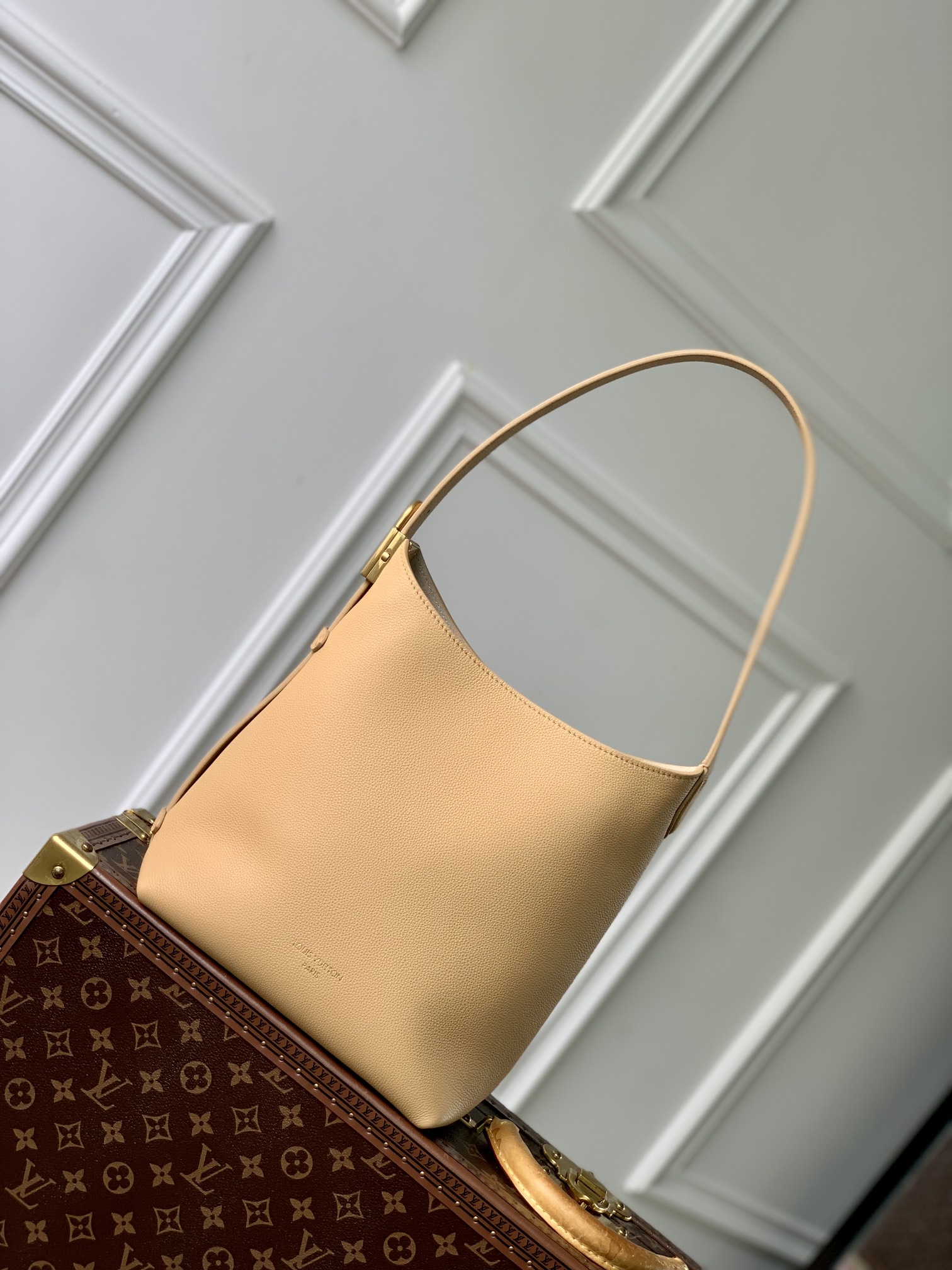 l0*is V*t0n low key hobo-m25352-24 x 28 x 16cm