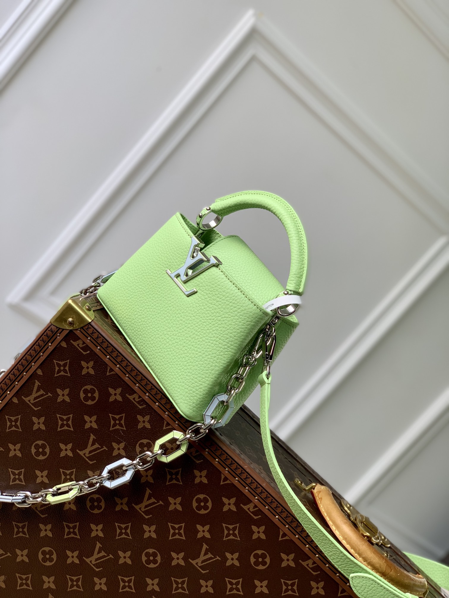 l0*is V*t0n capucines handlebag
