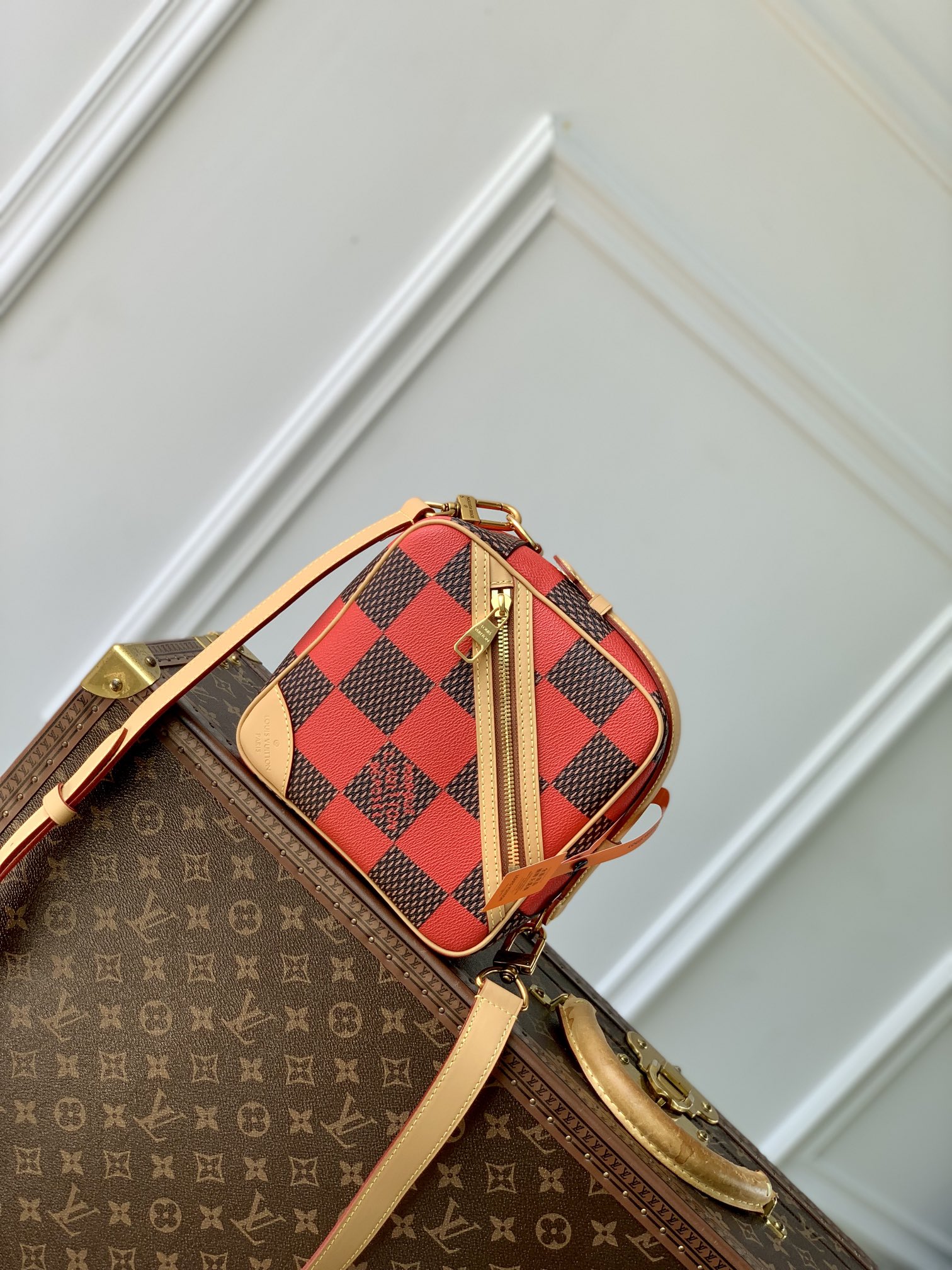 l0*is V*t0n chess messenger bag-24 x 24 x 8cm