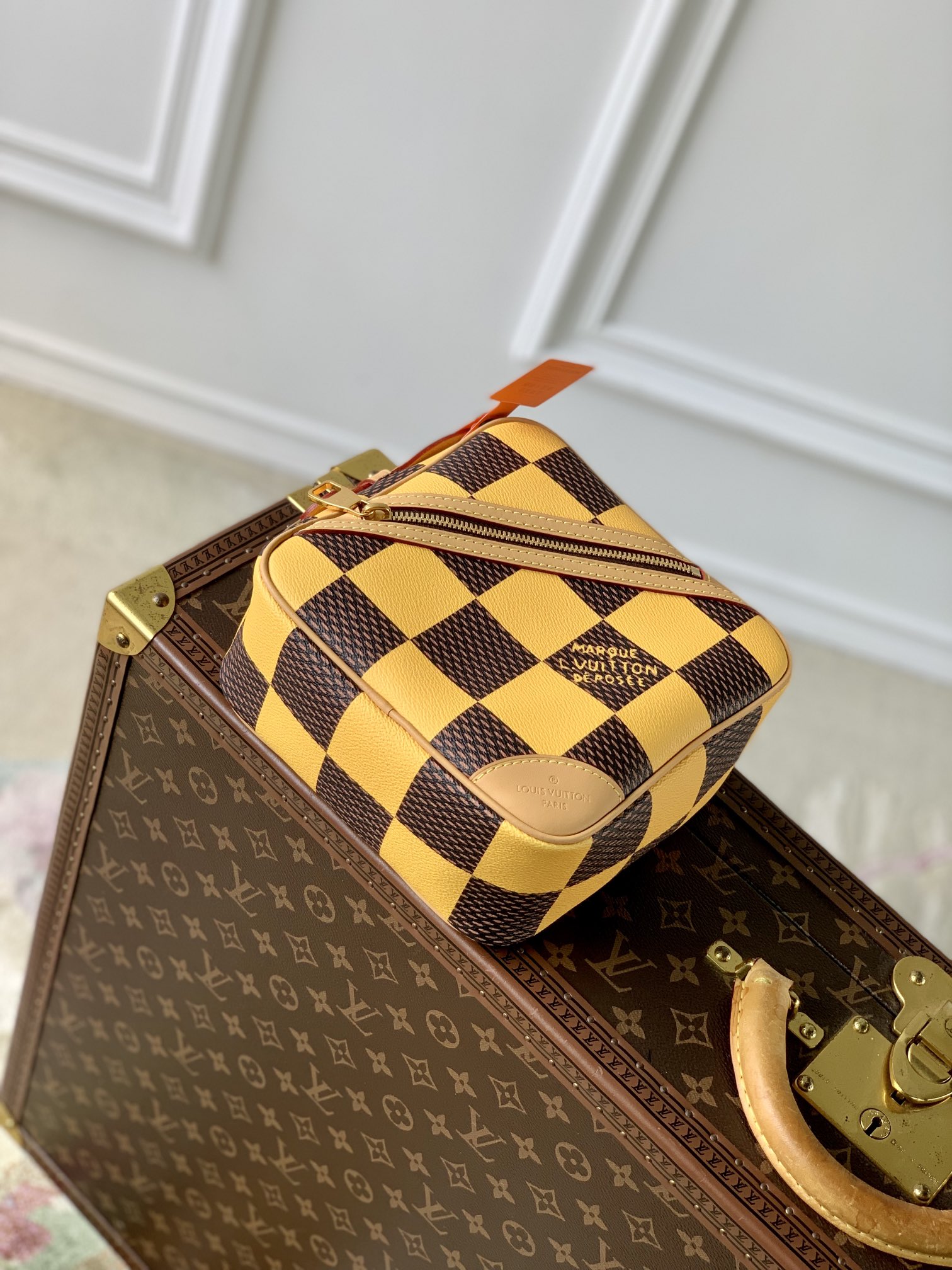 l0*is V*t0n chess messenger bag-24 x 24 x 8cm