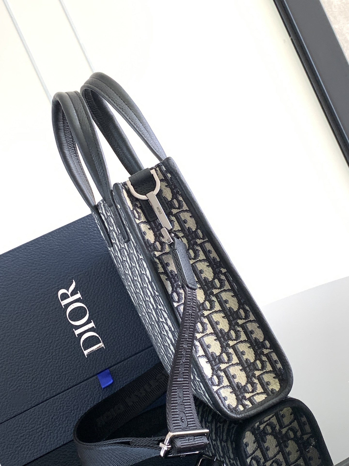 d*or safari Nor*h-south bag-21 x 23.5 x 7.5cm