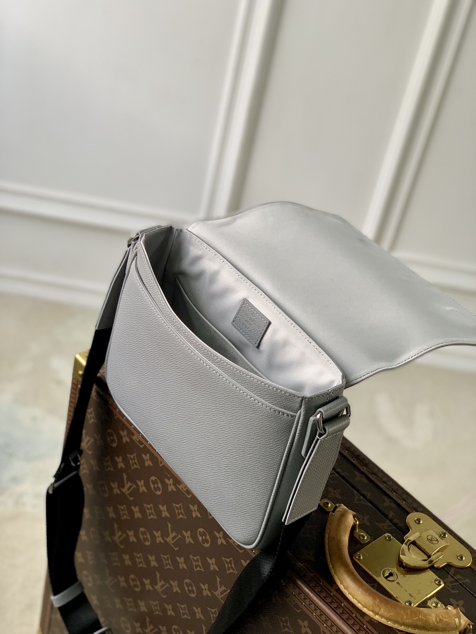 l0*is V*t0n district messenger bag-m46255-26*20*7cm