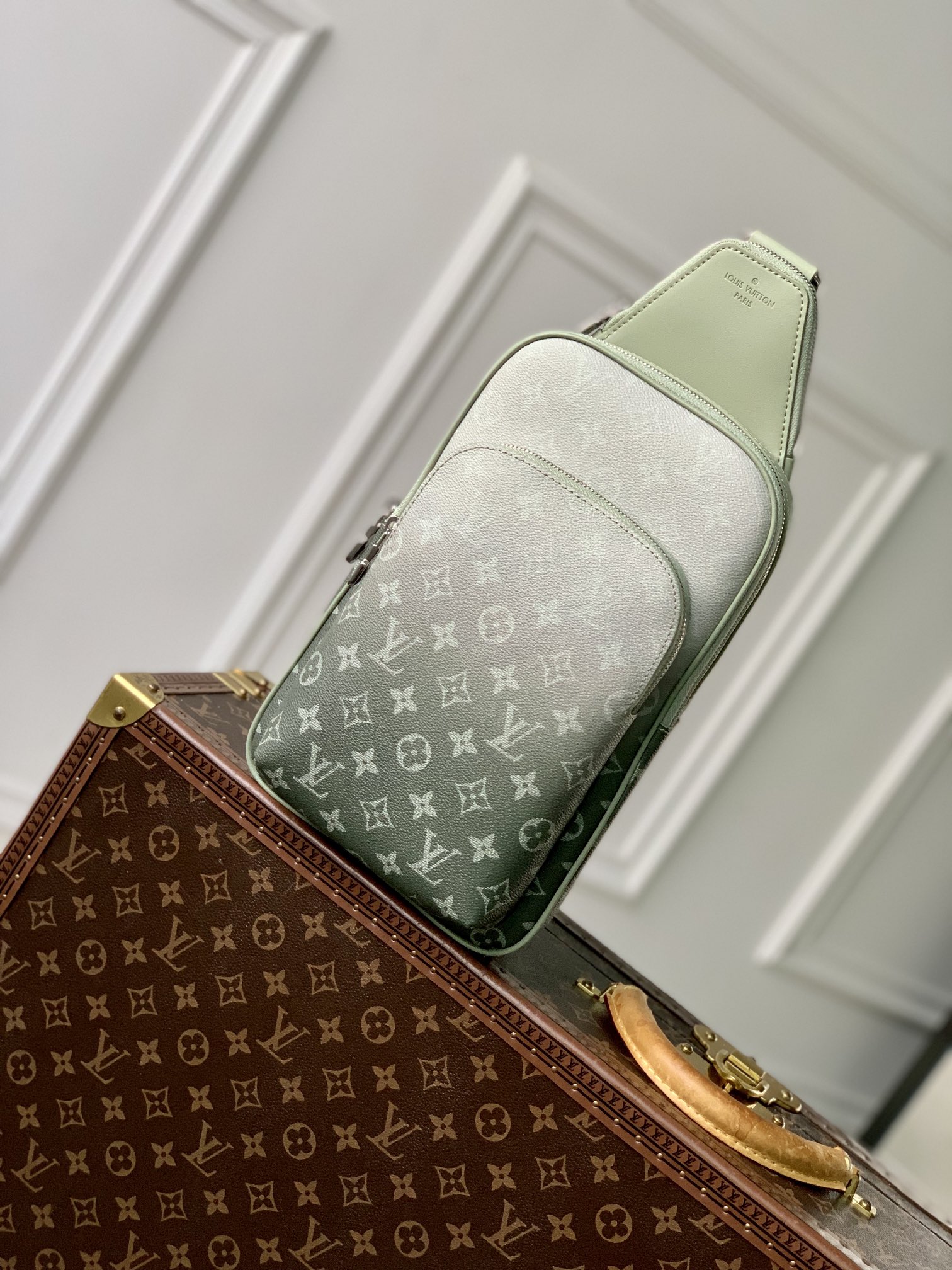l0*is V*t0n slingbag pm -m11702-20×31×10cm