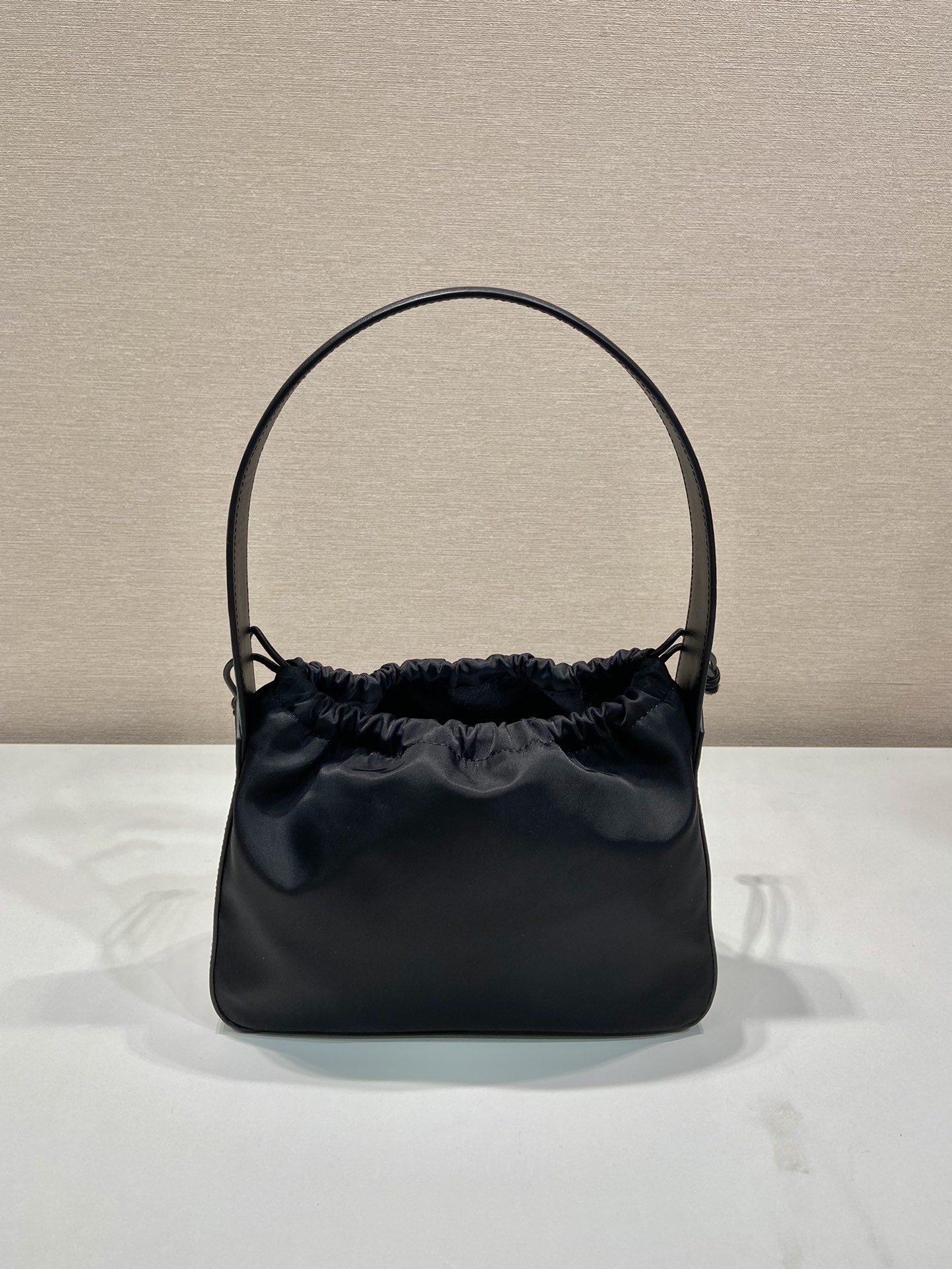 Pra*a 2vz098 hob bag-23*18*8cm