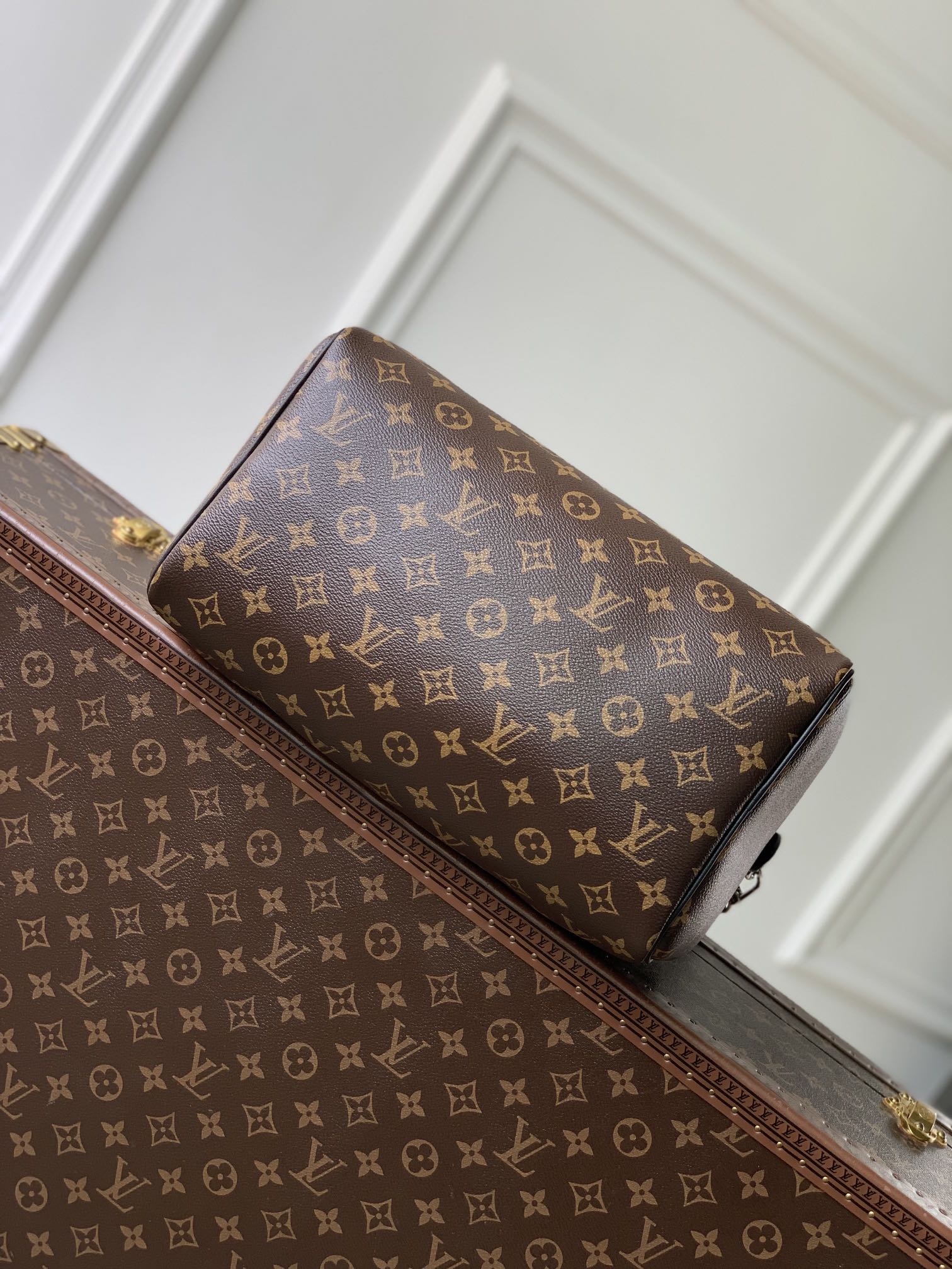 l0vis Vvtt0n speedy soft 30 dark bag -21 x 17 x 30cm