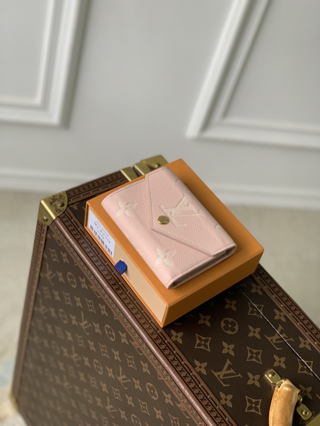 l0vis Vvtt0n victorine by the pool wallet-12 x 9.5 x 2.5cm
