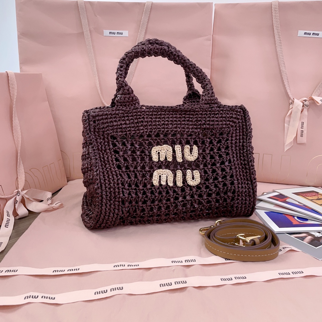 M1um1u tote bag