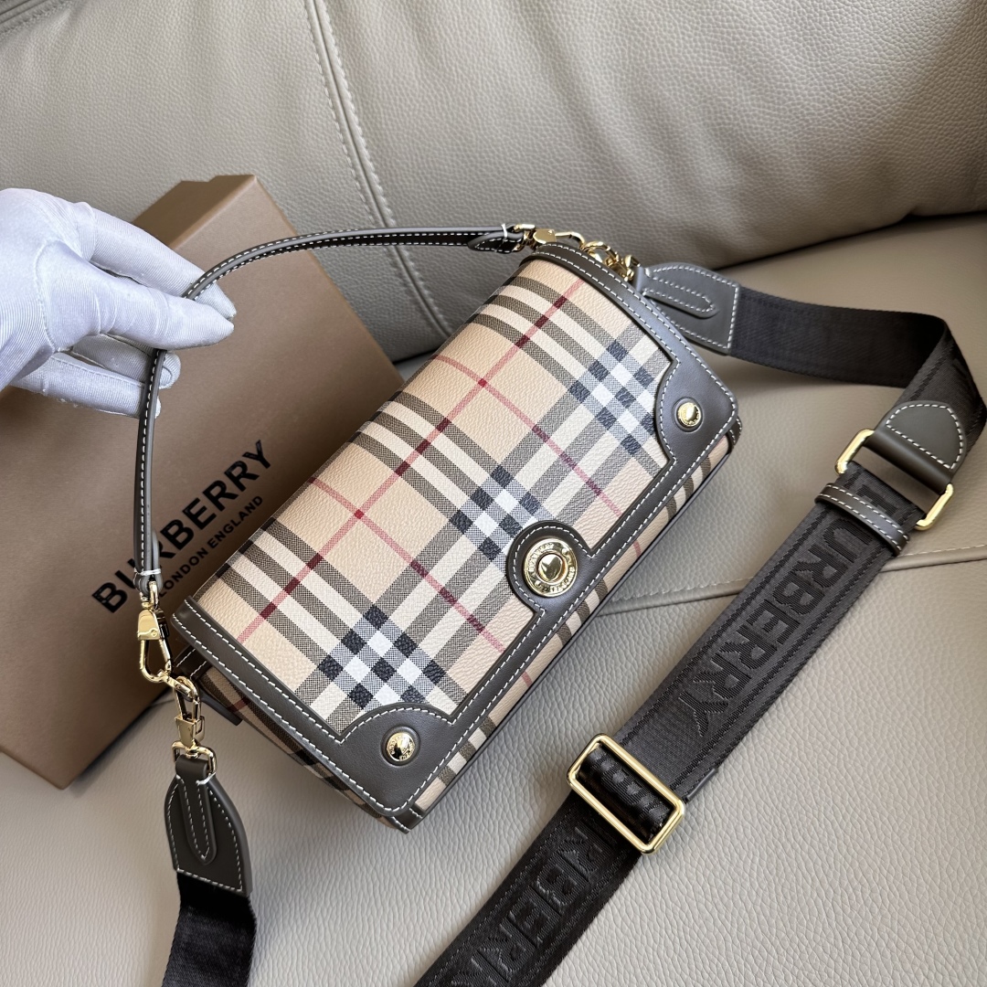 Bv*b*rry vintage bag-25 x 8.5 x 18cm