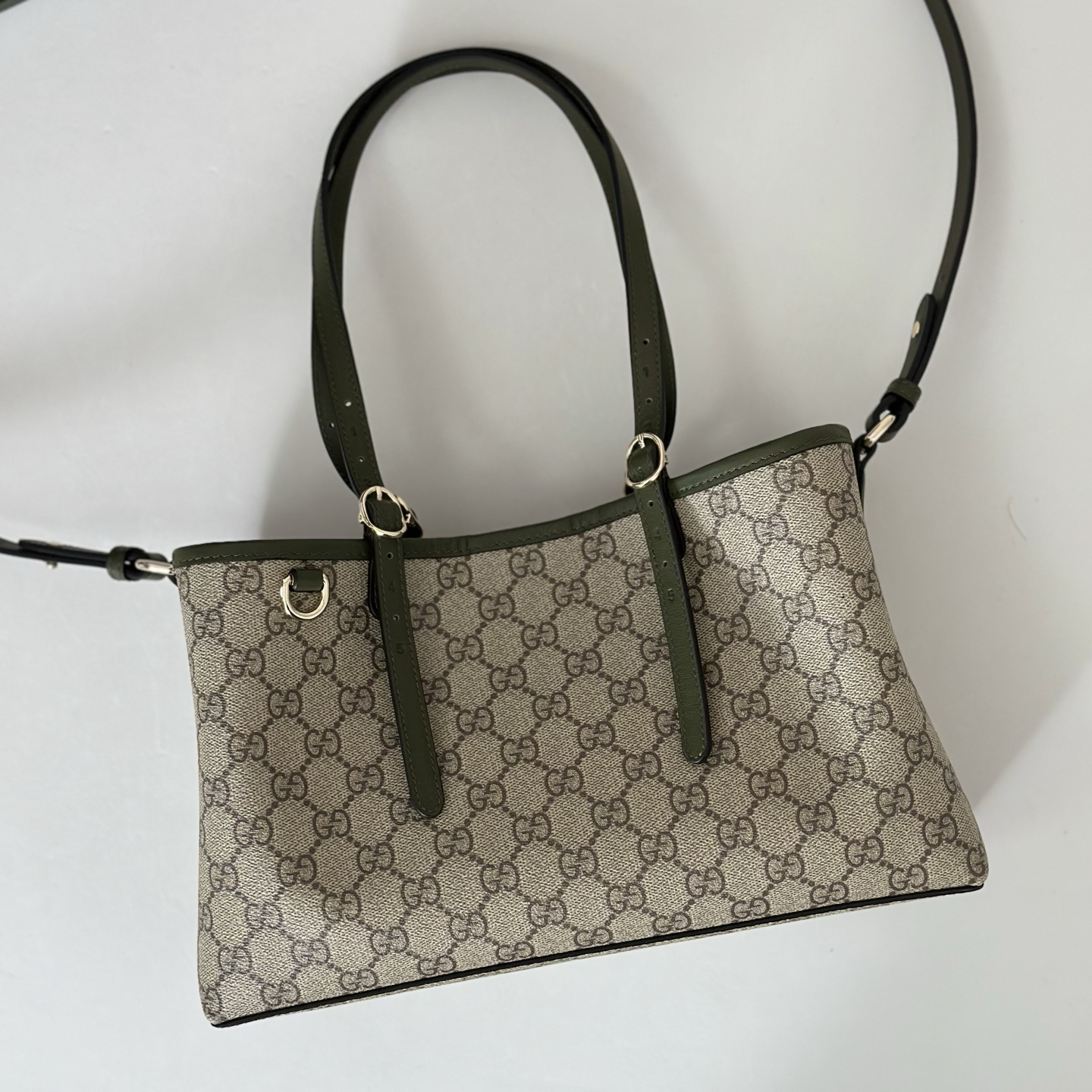 Gvc*1 medium emblem shoulder bag-31*18*11cm